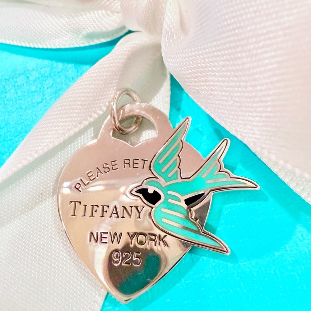 ❤️SOLD❤️Tiffany & Co. Silver Heart Pendant